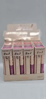 جلوس + تحديد شفاه