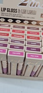 ⁦جلوس + تحديد شفاه⁩ - الصورة ⁦2⁩